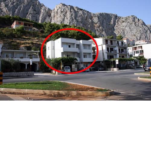 Apartments with a parking space Omis - 4654