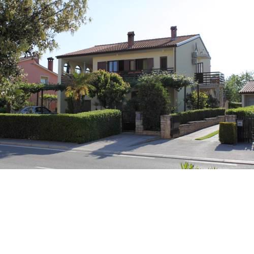 Apartments with a parking space Peroj (Fazana) - 7516