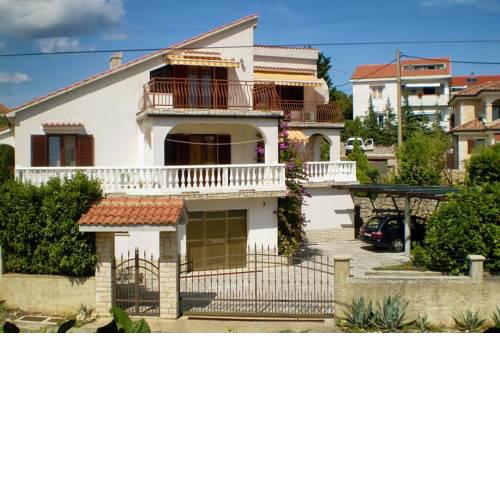 Apartments with a parking space Pinezici (Krk) - 5319