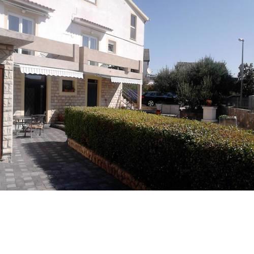 Apartments with a parking space Pirovac (Sibenik) - 13201
