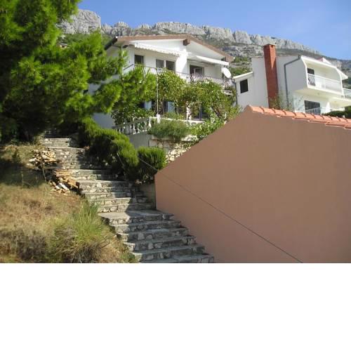 Apartments with a parking space Pisak (Omis) - 1009