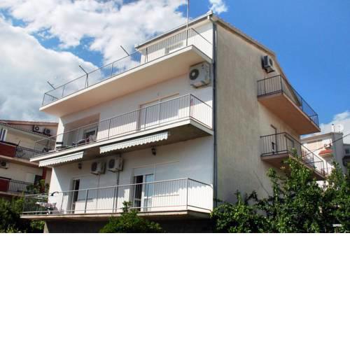 Apartments with a parking space Podstrana (Split) - 5250