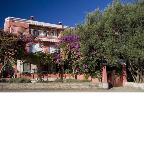 Apartments with a parking space Poljana (Ugljan) - 8473