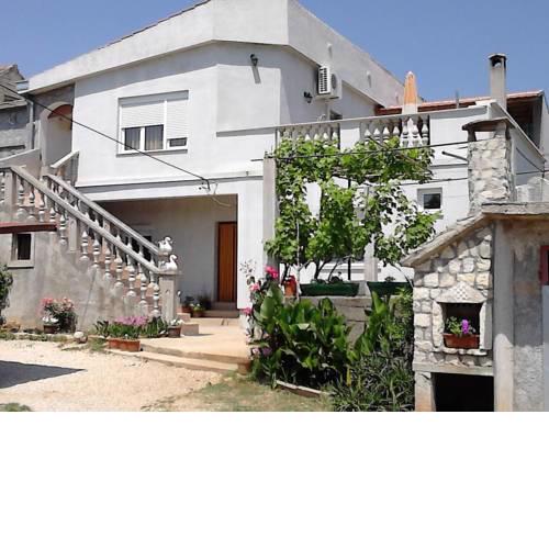 Apartments with a parking space Posedarje (Novigrad) - 12190