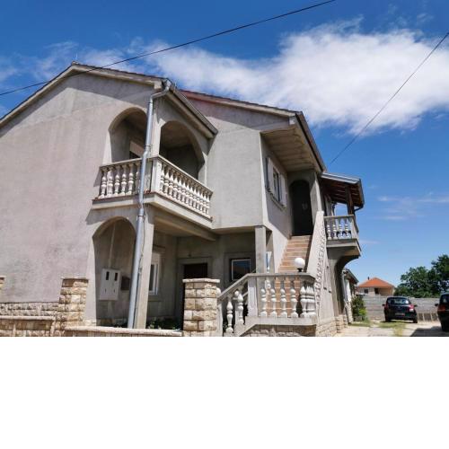 Apartments with a parking space Posedarje, Novigrad - 19357