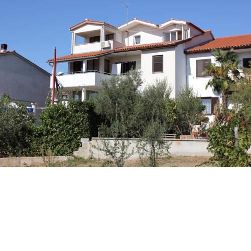 Apartments with a parking space Pula - 7203