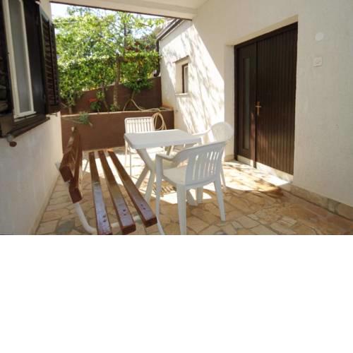 Apartments with a parking space Pula - 7647