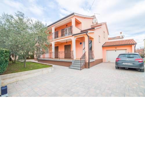 Apartments with a parking space Rovinj - 12466