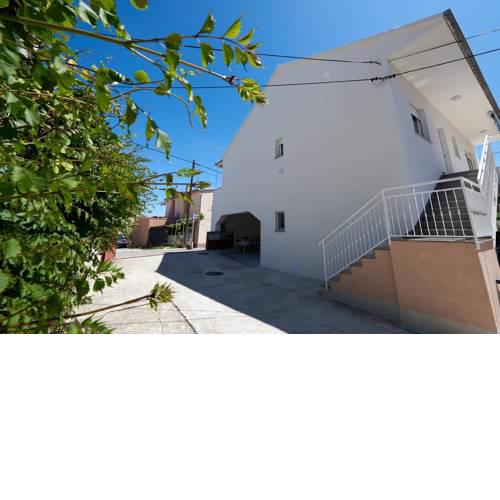 Apartments with a parking space Seget Donji (Trogir) - 17755