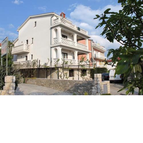 Apartments with a parking space Selce (Crikvenica) - 5287