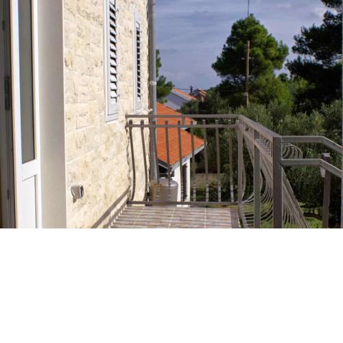 Apartments with a parking space Splitska (Brac) - 9657
