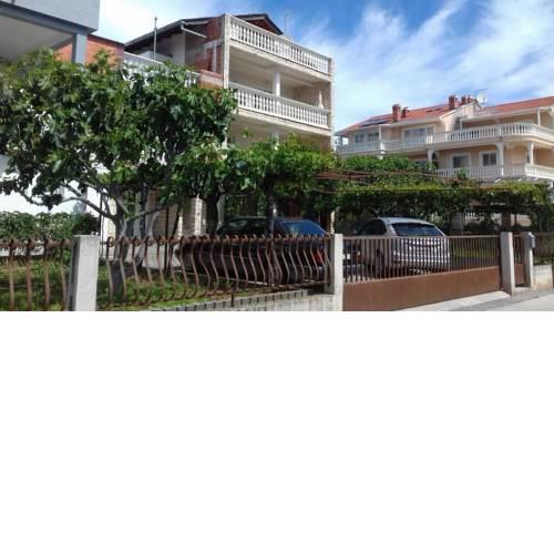 Apartments with a parking space Srima - Vodice (Vodice) - 17238