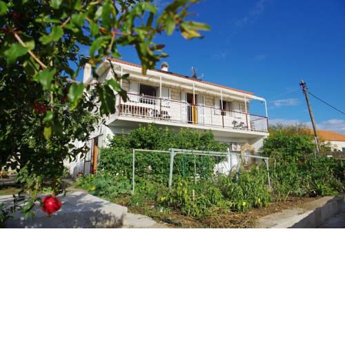 Apartments with a parking space Sumartin (Brac) - 12487