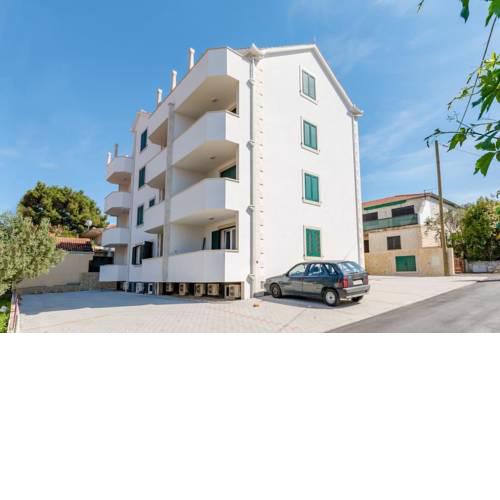 Apartments with a parking space Supetar (Brac) - 16130