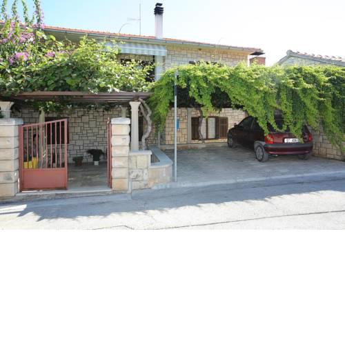 Apartments with a parking space Supetar (Brac) - 16807