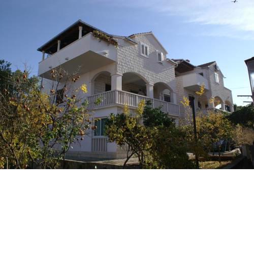 Apartments with a parking space Supetar (Brac) - 2945