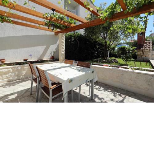 Apartments with a parking space Supetar (Brac) - 5385