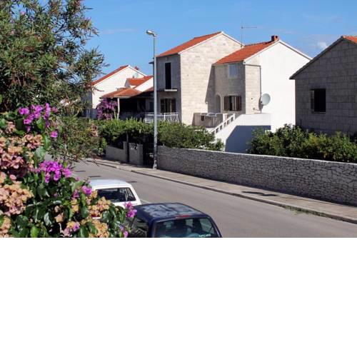Apartments with a parking space Supetar (Brac) - 5612