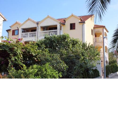 Apartments with a parking space Supetar (Brac) - 5663
