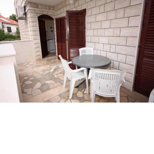 Apartments with a parking space Supetar (Brac) - 5670