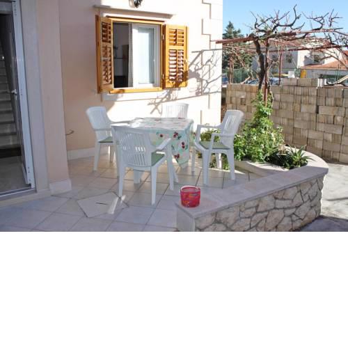 Apartments with a parking space Supetar (Brac) - 6037