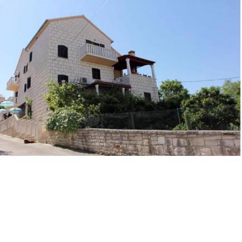 Apartments with a parking space Sutivan (Brac) - 17537
