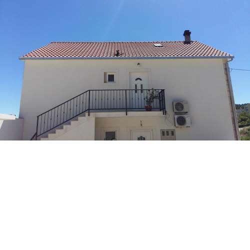 Apartments with a parking space Sutivan (Brac) - 17750