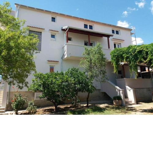 Apartments with a parking space Sveti Filip i Jakov, Biograd - 18810