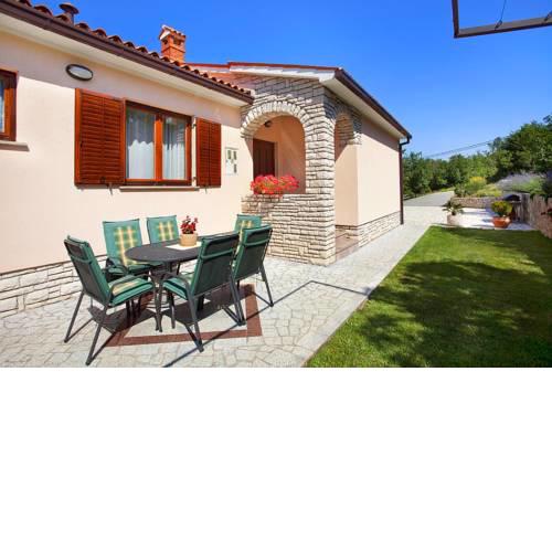 Apartments with a parking space Trget (Rasa) - 7446