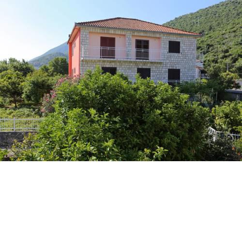 Apartments with a parking space Trpanj (Peljesac) - 10148