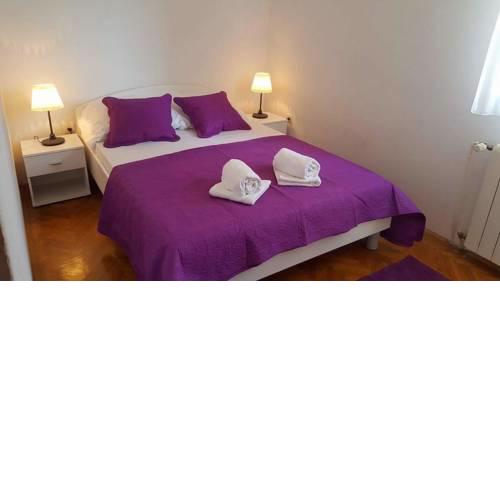 Apartments with a parking space Tugare (Omis) - 14320