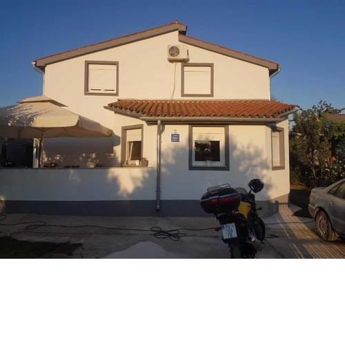 Apartments with a parking space Valbandon (Fazana) - 15225