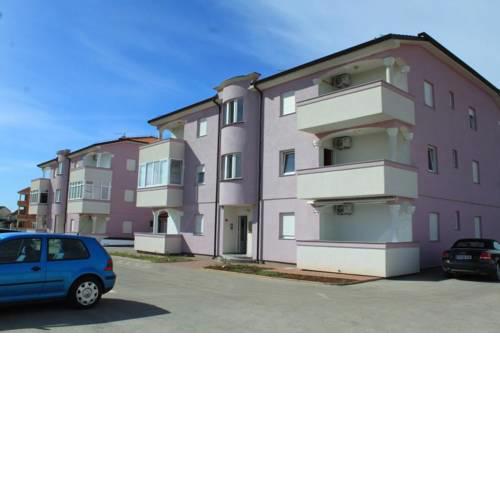 Apartments with a parking space Valbandon (Fazana) - 7258
