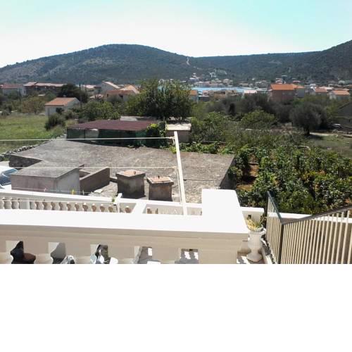 Apartments with a parking space Vinisce (Trogir) - 12248