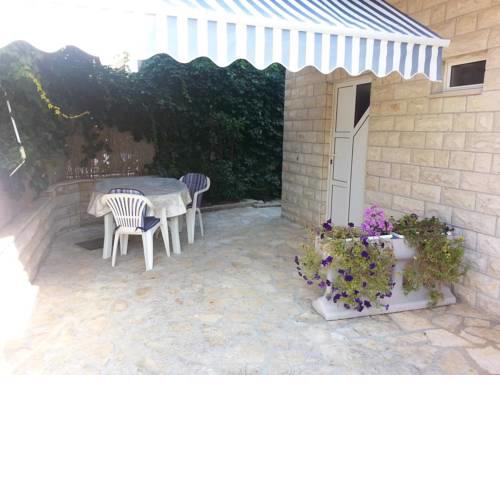 Apartments with a parking space Vinisce (Trogir) - 12637