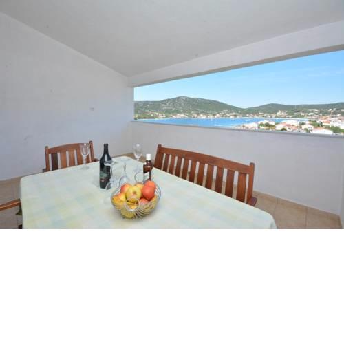 Apartments with a parking space Vinisce (Trogir) - 14407