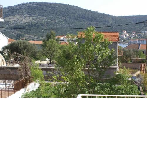 Apartments with a parking space Vinisce (Trogir) - 2987