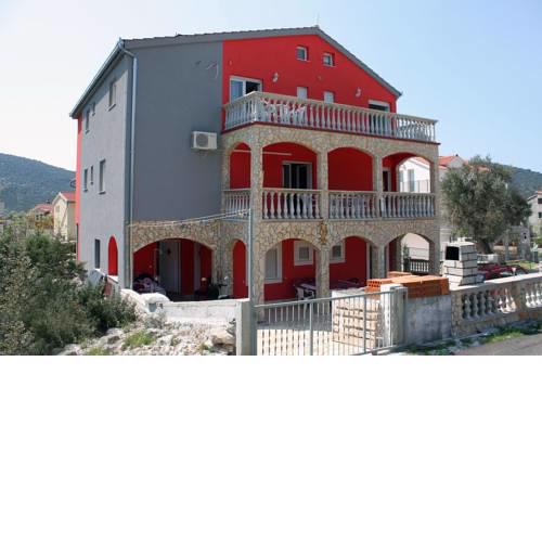 Apartments with a parking space Vinisce (Trogir) - 4886