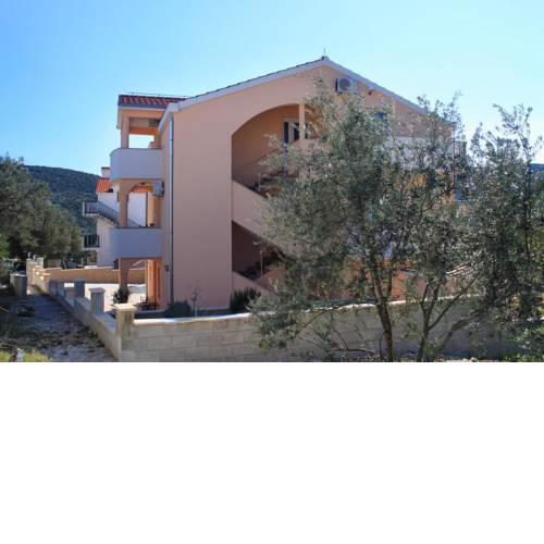 Apartments with a parking space Vinisce (Trogir) - 8660