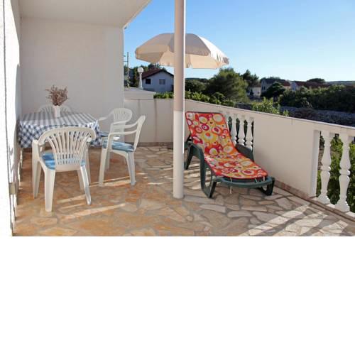 Apartments with a parking space Vir - 12948