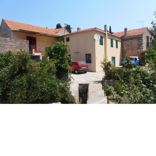 Apartments with a parking space Vrisnik (Hvar) - 4051