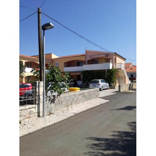 Apartments with a parking space Vrsi - Mulo (Zadar) - 14243