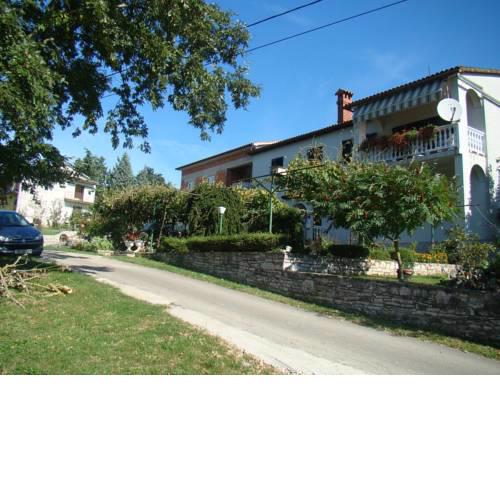 Apartments with a parking space Zajci (Central Istria - Sredisnja Istra) - 14303