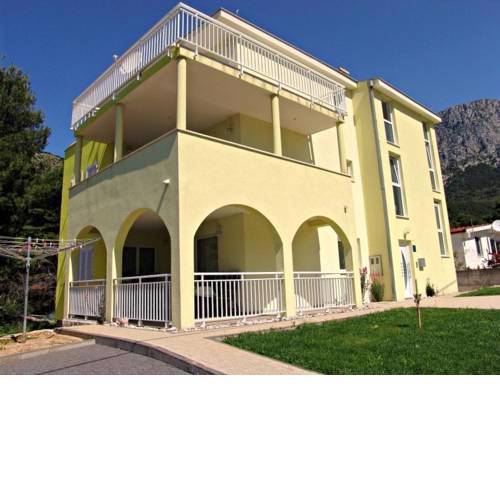 Apartments with a parking space Zaostrog (Makarska) - 15656