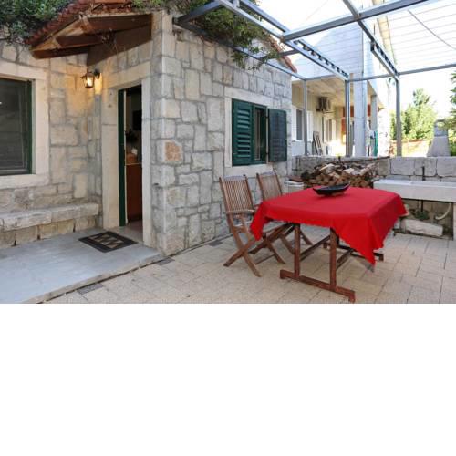 Apartments with a parking space Zrnovnica (Split) - 9493