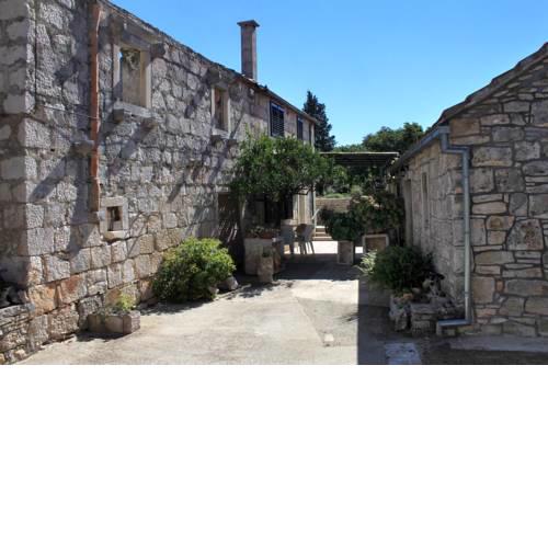 Apartments with a parking space Zrnovo (Korcula) - 9239