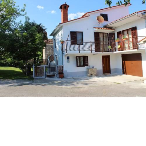 Apartments with a swimming pool Cepic (Central Istria - Sredisnja Istra) - 15542