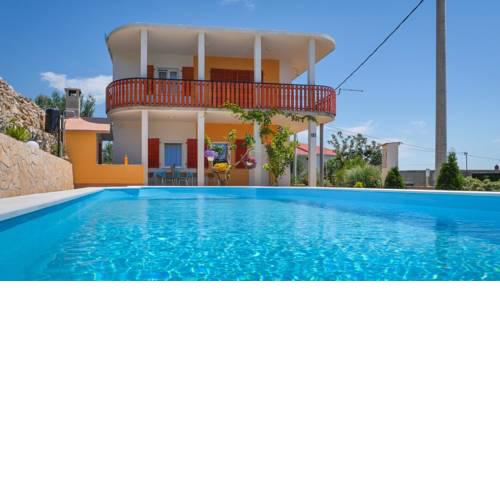 Apartments with a swimming pool Kastel Sucurac (Kastela) - 14047