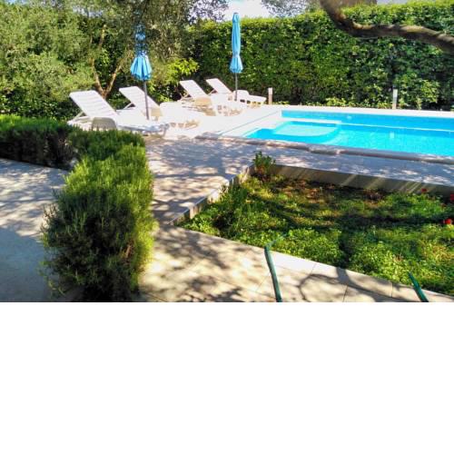 Apartments with a swimming pool Mavarstica (Ciovo) - 2053