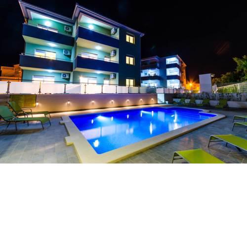 Apartments with a swimming pool Okrug Gornji (Ciovo) - 14535